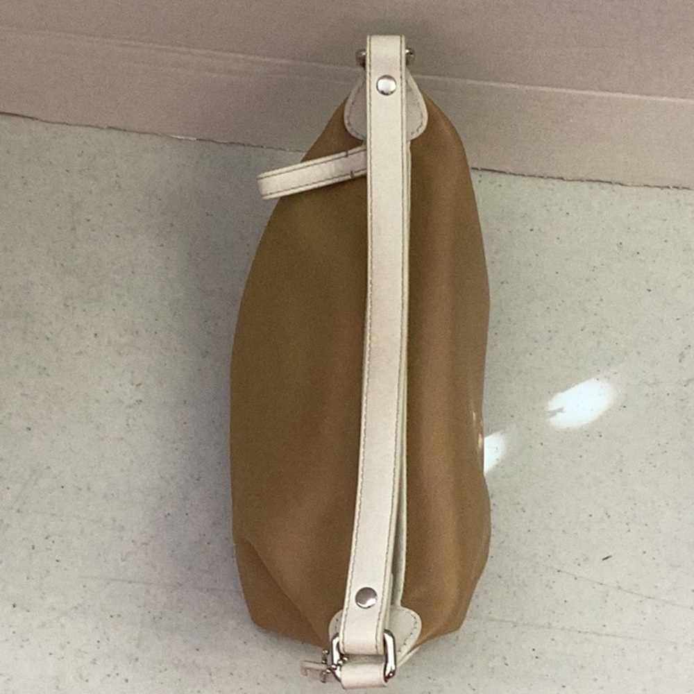 Coach Beige and Cream Leather Shoulder Bag - Picture 6 of 16